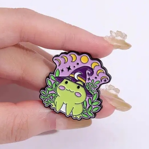 $2 FROG WITCH ENAMEL METAL PIN/BROOCH. NEW. $2 WITH ANY $10 ORDER OR MORE - Picture 4 of 16